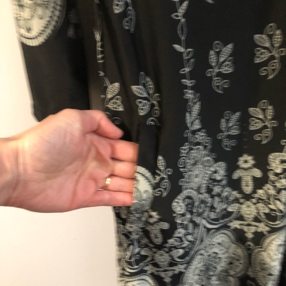 3/4 Sleeve Tunic with Pockets - Picture 3 of 7